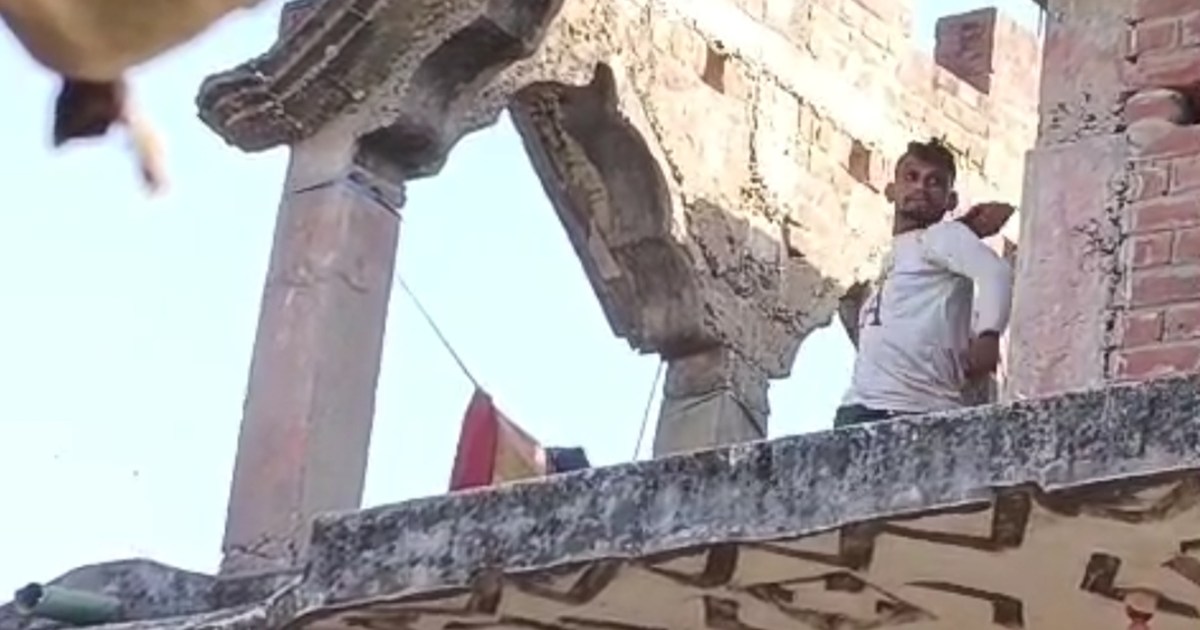 People of other communities pelted stones on devotees return