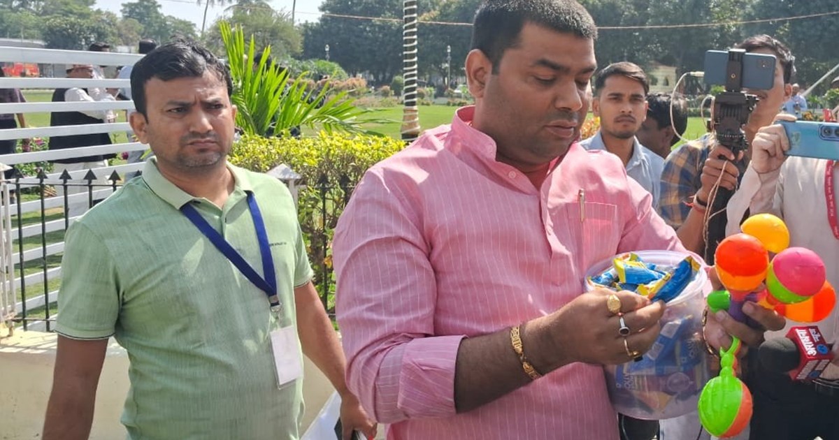 Lollipop, rattle and minority government were discussed in B