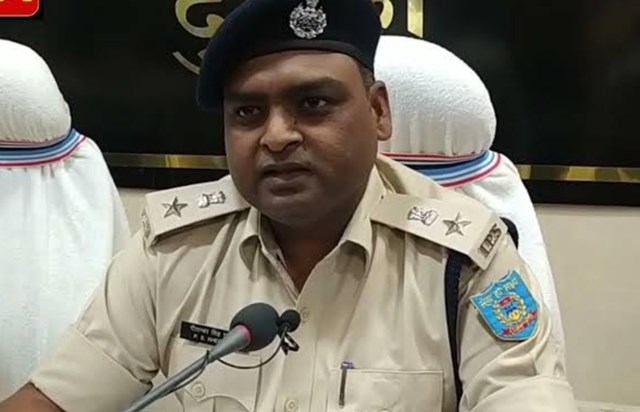 SP suspended 11 policemen including 6 inspectors SP suspended 11 policemen including 6 inspectors