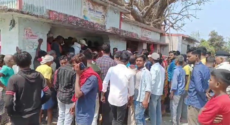 Teacher murdered in broad daylight in Saharsa, angry people 