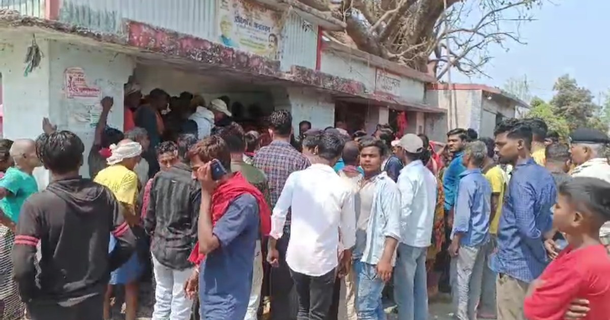 Teacher murdered in broad daylight in Saharsa, angry people 