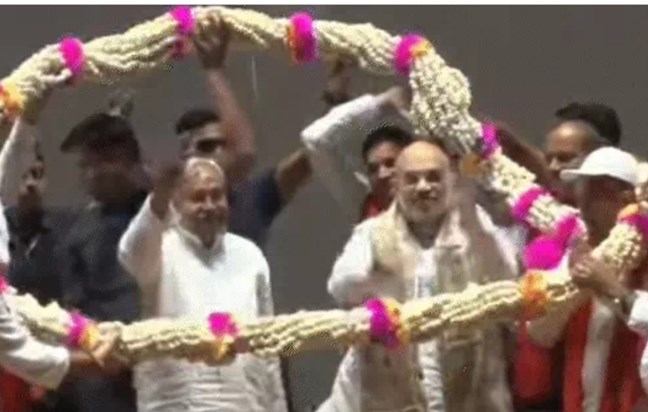 Home Minister Amit Shah and CM Nitish attacked Lalu and RJD Home Minister Amit Shah and CM Nitish attacked Lalu and RJD