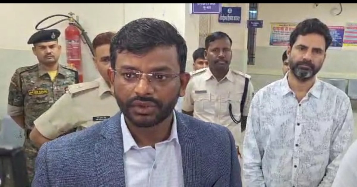 Araria DM reached to meet the police personnel injured in th