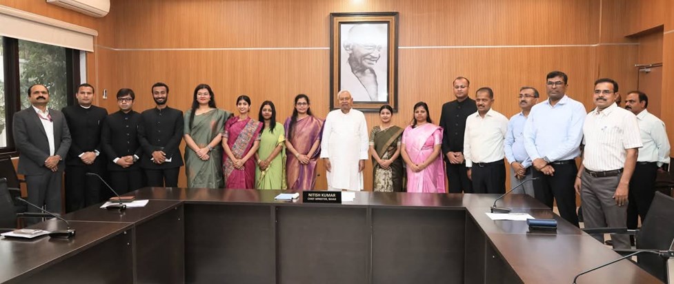 10 trainee IAS of Bihar cadre met, CM Nitish gave many tips