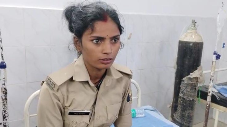In Gaya, the son of a chowkidar beat up the police inspector In Gaya, the son of a chowkidar beat up the police inspector