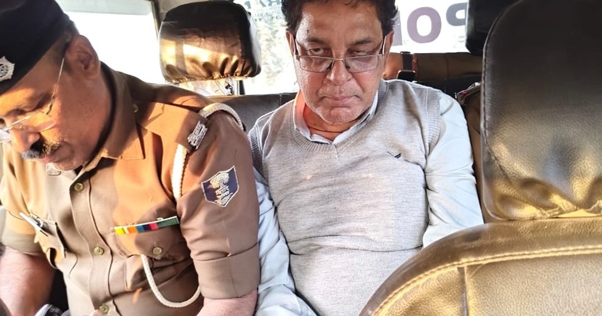 In East Champaran, a female teacher got the BEO Saheb arrest