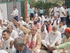 JDU कार्यालय में पहुंचे दर्जनों कार्यकर्त्ता करने लगे नारेबाजी, कहा हमारे नेता सही फिर भी हमारे साथ हुआ अन्याय...