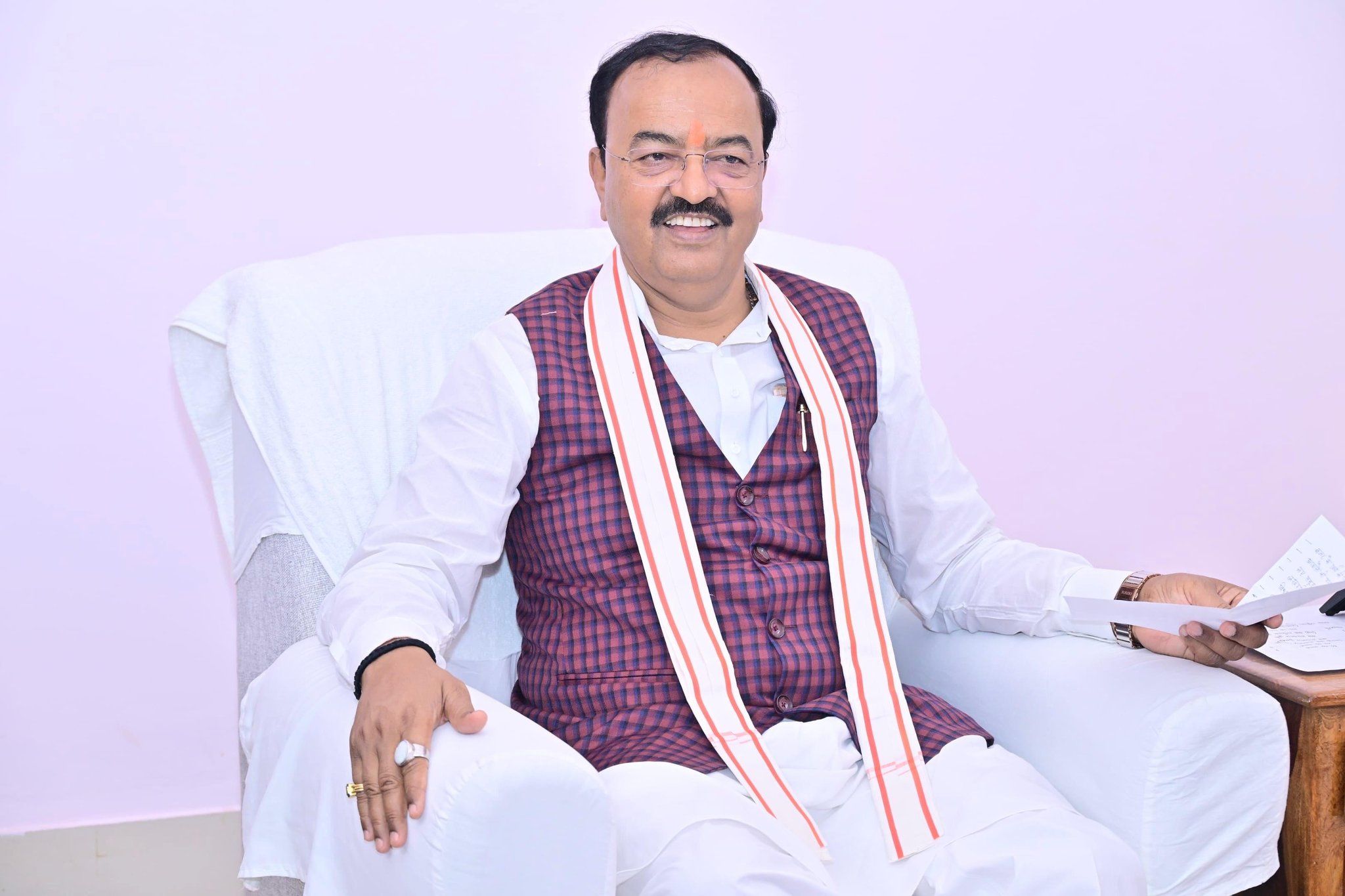 बाल बाल बच गए UP के डिप्टी सीएम केशव प्रसाद मौर्य, उड़ान भरते ही हेलीकॉप्टर में भर गया धुआं...