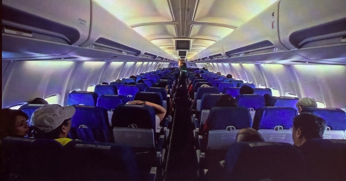 Flight me travel karna hua aasaan