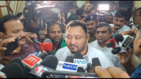दूसरे दल ने कर दिया समर्थन लेकिन अपने ही विधायकों ने दिया धोखा, मीडिया से बात करते हुए तेजस्वी ने कहा...