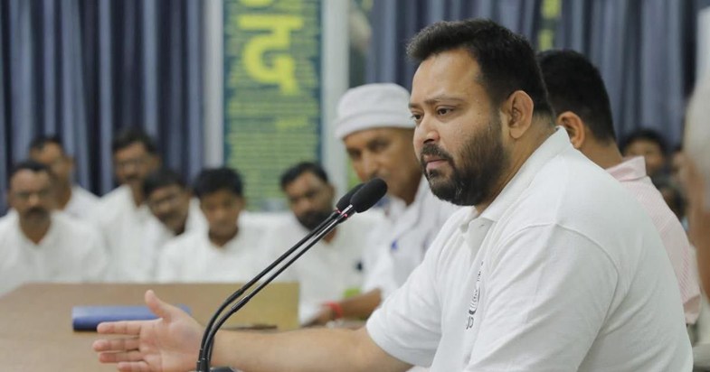 tejashwi awas meeting