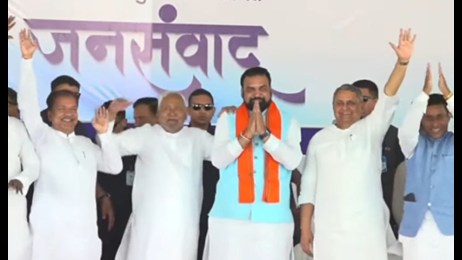 बिहार के अगले सीएम के रूप में कंफर्म हो गए सम्राट? भागलपुर में नीतीश ने किया इशारा तो बढ़ गई हलचल