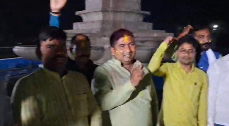 JDU karykrtao me akrosh 