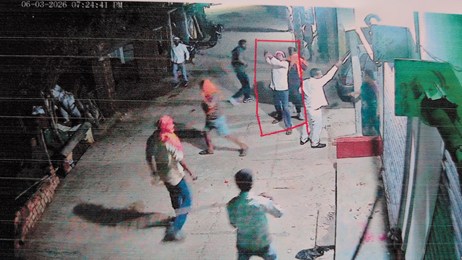 जमीनी विवाद में घर पर चढ़ कर गोलीबारी, CCTV में कैद वीडियो वायरल...