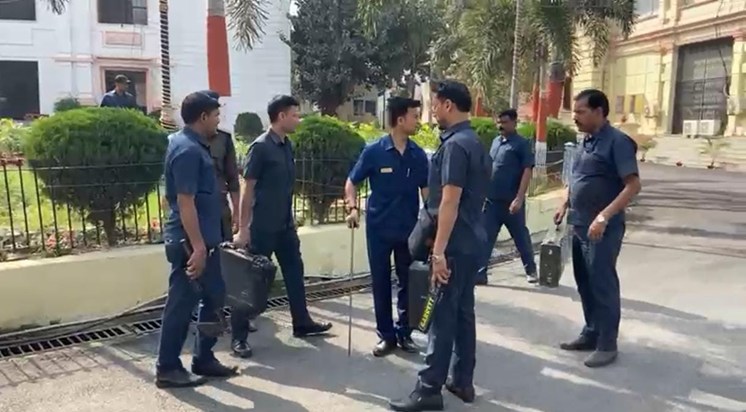 Vidhansabha ko bomb se udane ki dhamki
