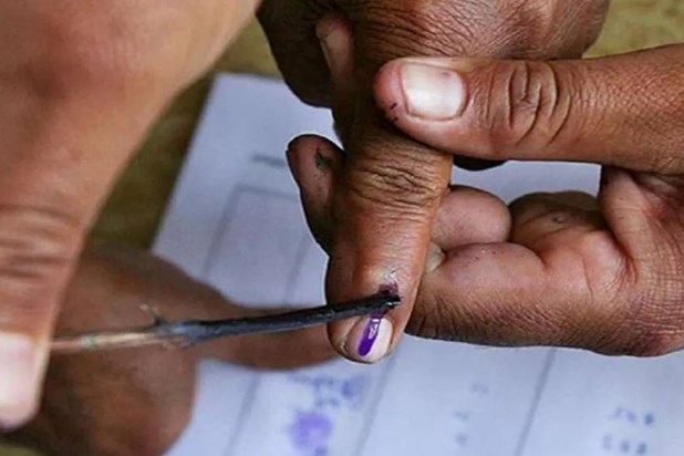 Voting continues on 605 posts of Panchayat by-election, secu Voting continues on 605 posts of Panchayat by-election, secu