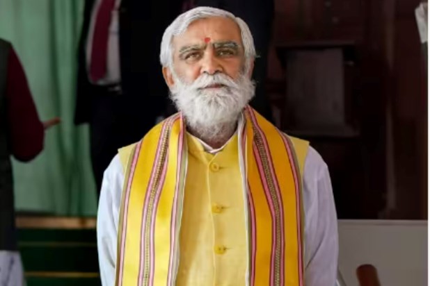 Youth raised slogans against Ashwini Choubey, supporters thr