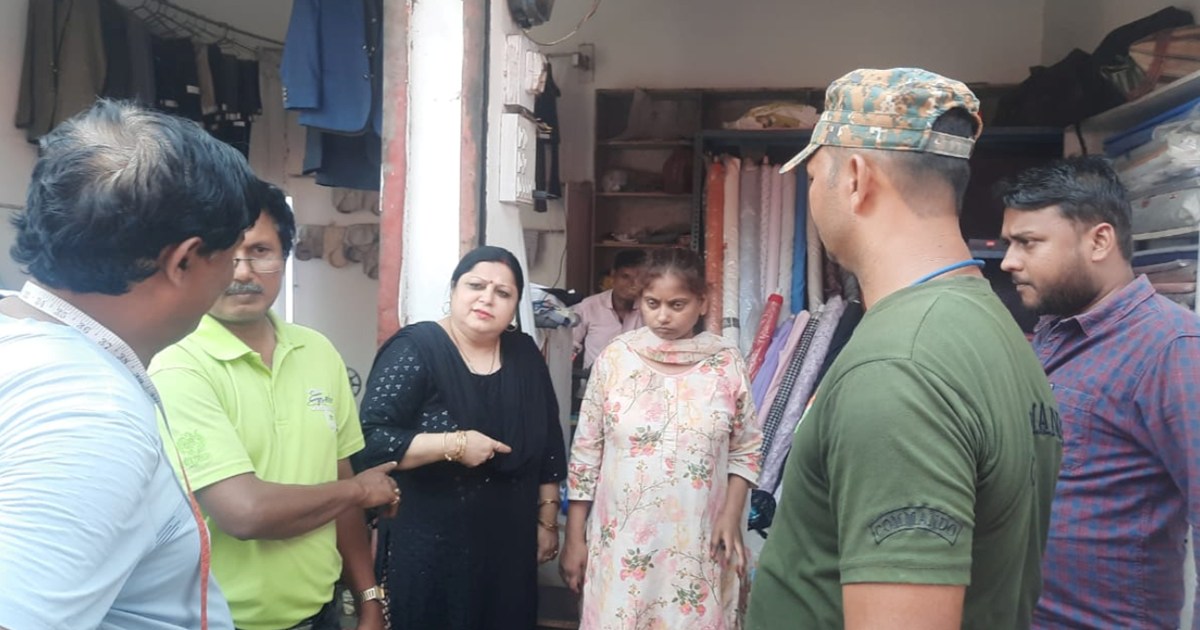 Lover absconded leaving girlfriend at bus stand with henna i