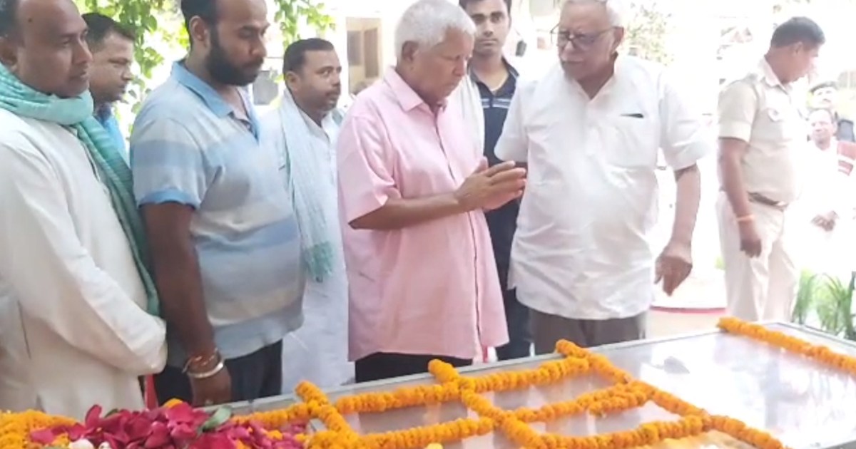 Lalu Yadav reached the house of close friend Shivanand Tiwar