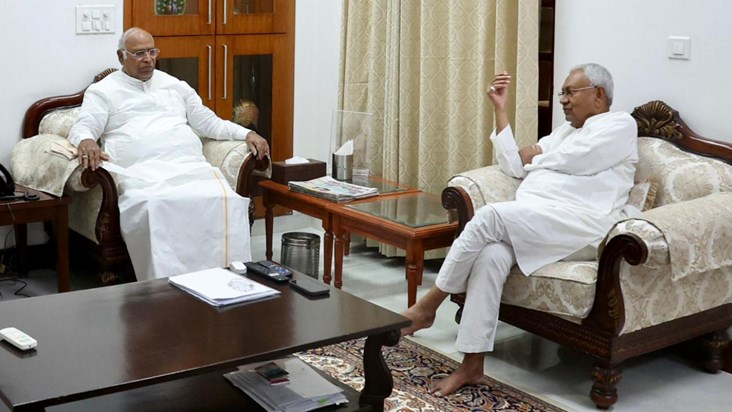 CM Nitish reached to meet Congress National President Mallik CM Nitish reached to meet Congress National President Mallik