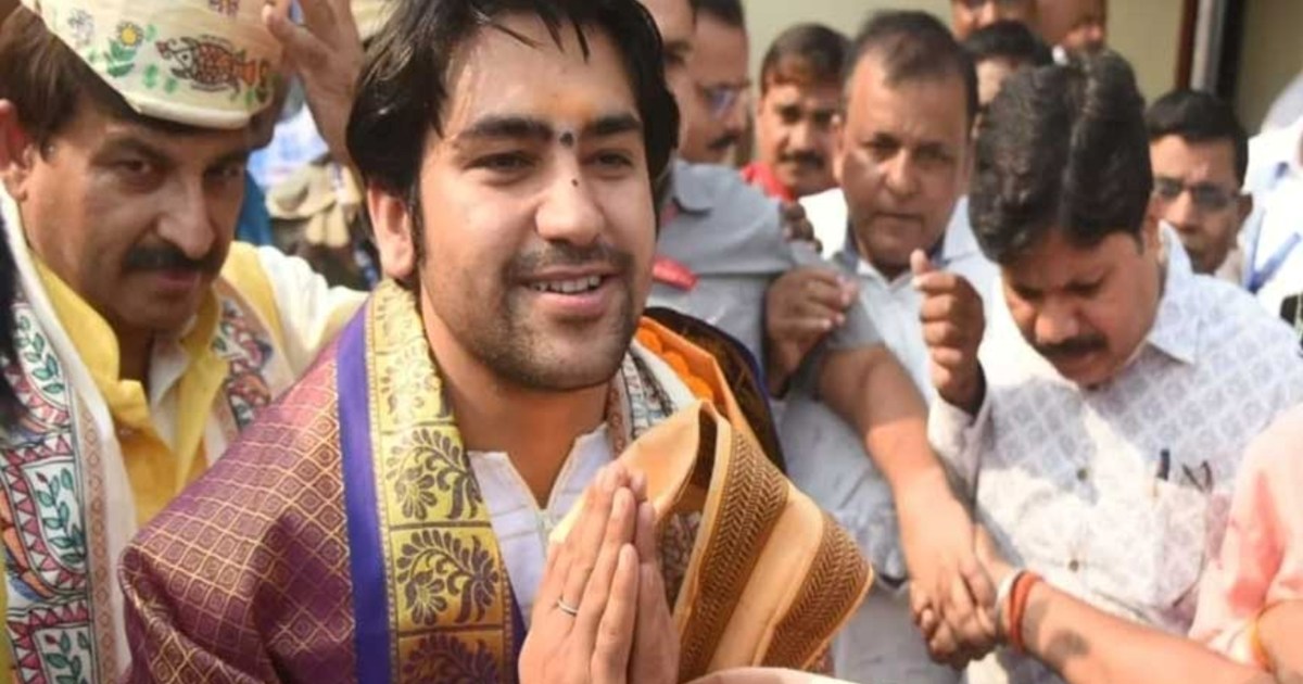 Baba Bageshwar folded hands in front of the devotees, cancel