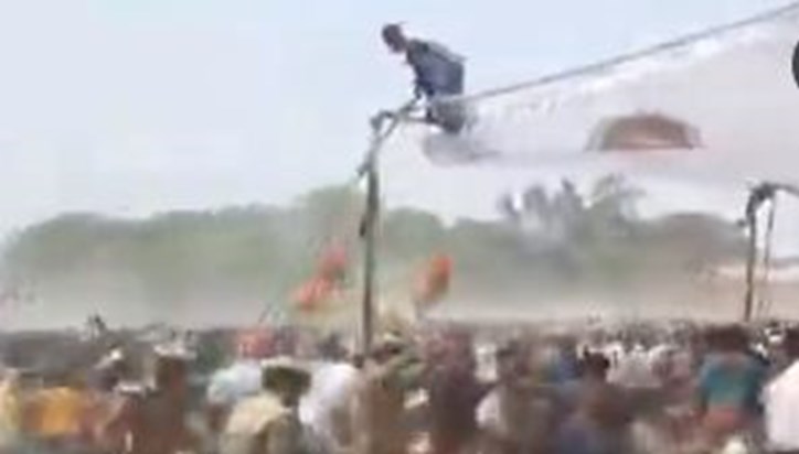Stampede again in Akhilesh Yadav's meeting, sticks and chair