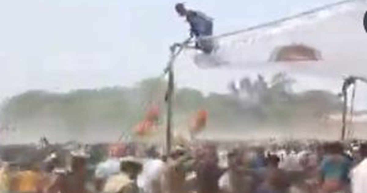 Stampede again in Akhilesh Yadav's meeting, sticks and chair