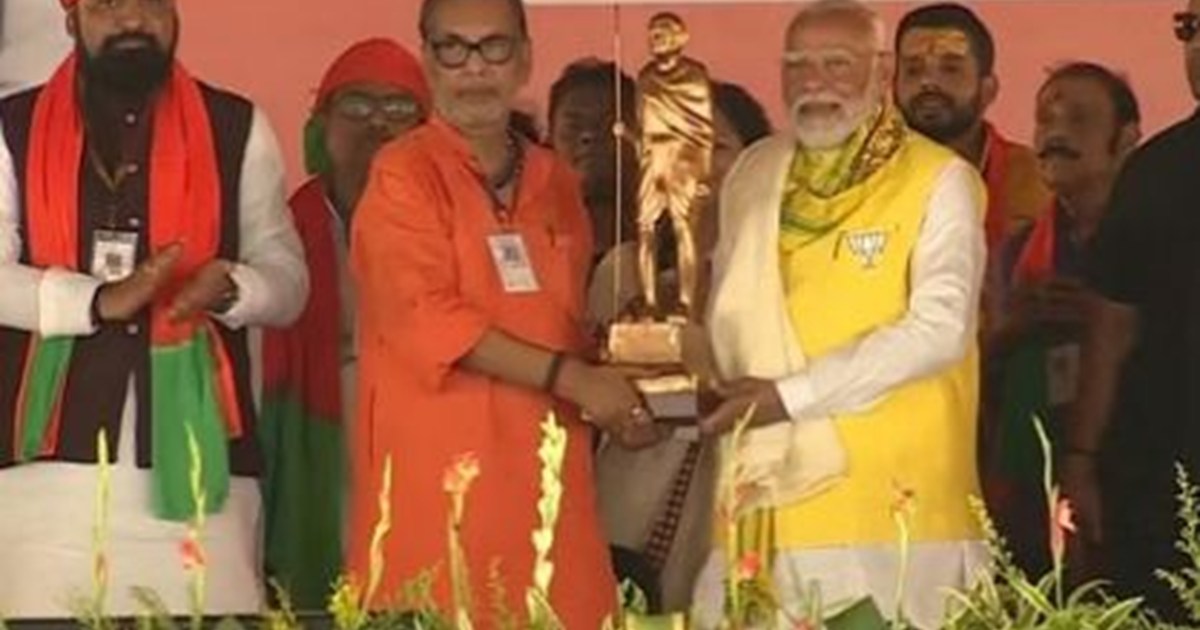 PM Modi targets Tejashwi along with Rahul in Motihari's elec