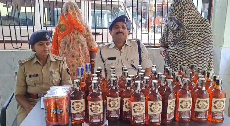 Munger police exposed a women's gang involved in liquor smug Munger police exposed a women's gang involved in liquor smug