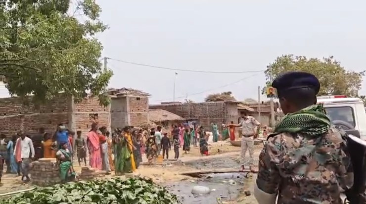 When the women suddenly started chasing away the police, the When the women suddenly started chasing away the police, the
