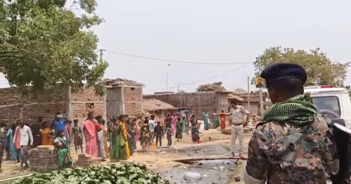 When the women suddenly started chasing away the police, the