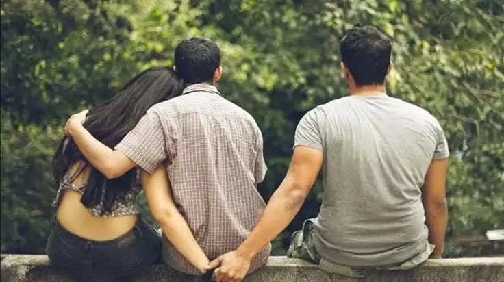 The girlfriend made her second boyfriend drink alcohol and k The girlfriend made her second boyfriend drink alcohol and k