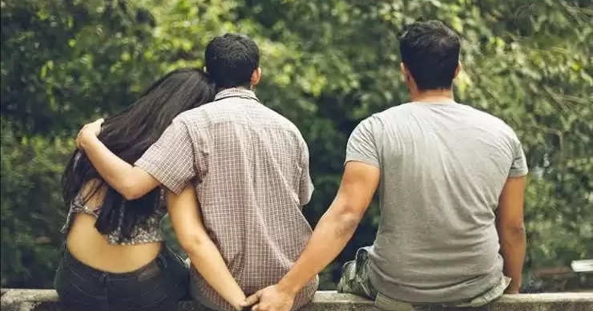 The girlfriend made her second boyfriend drink alcohol and k