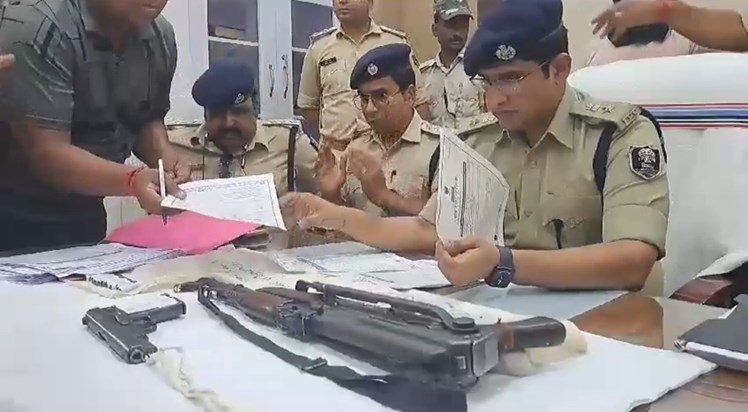 Associate of a criminal with a reward of one lakh rupees arr