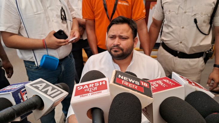 Tejasvi ne Giriraj Singh ke bato ko bkvas btaya Tejasvi ne Giriraj Singh ke bato ko bkvas btaya