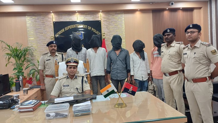 Robbery gang busted in Gaya, five arrested with weapons Robbery gang busted in Gaya, five arrested with weapons