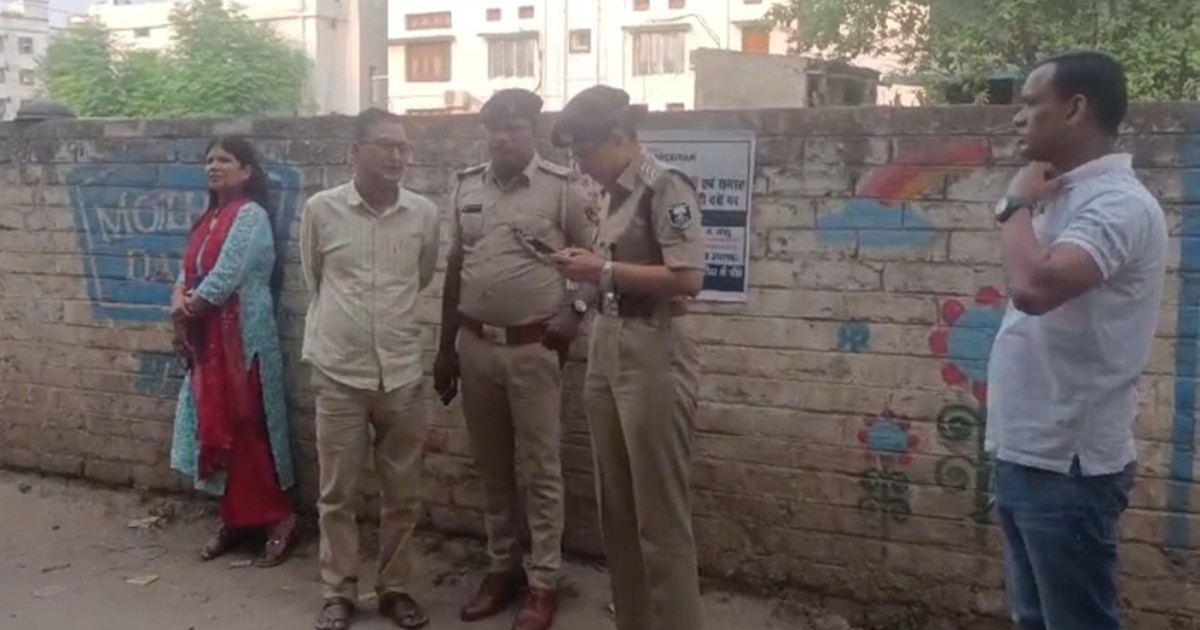 The old man was robbed while he was withdrawing money from t