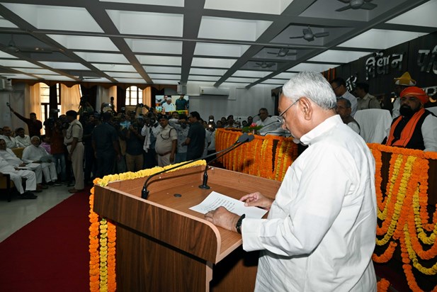 CM Nitish took oath once again amidst the Lok Sabha election CM Nitish took oath once again amidst the Lok Sabha election