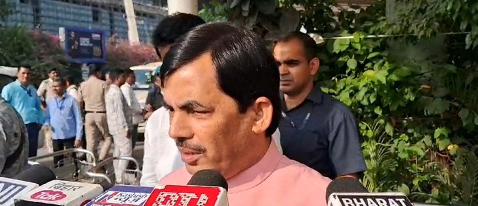 Shhnvaj husaun ne congress par sadha nishana
