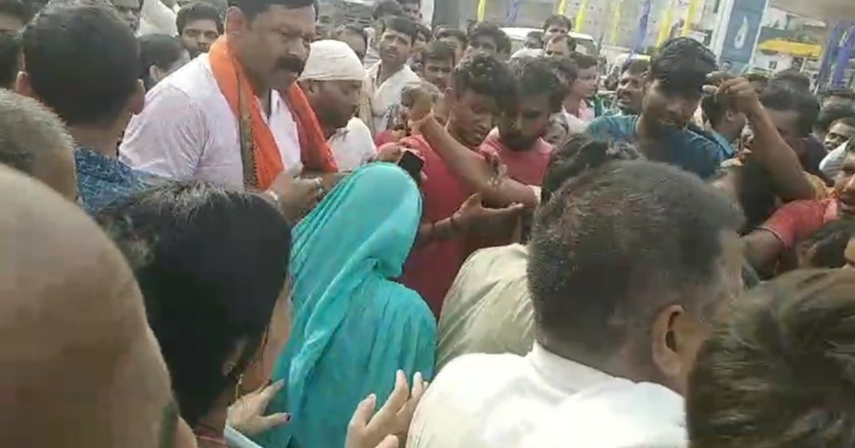 Student's body found in classroom gutter, uproar and arson i