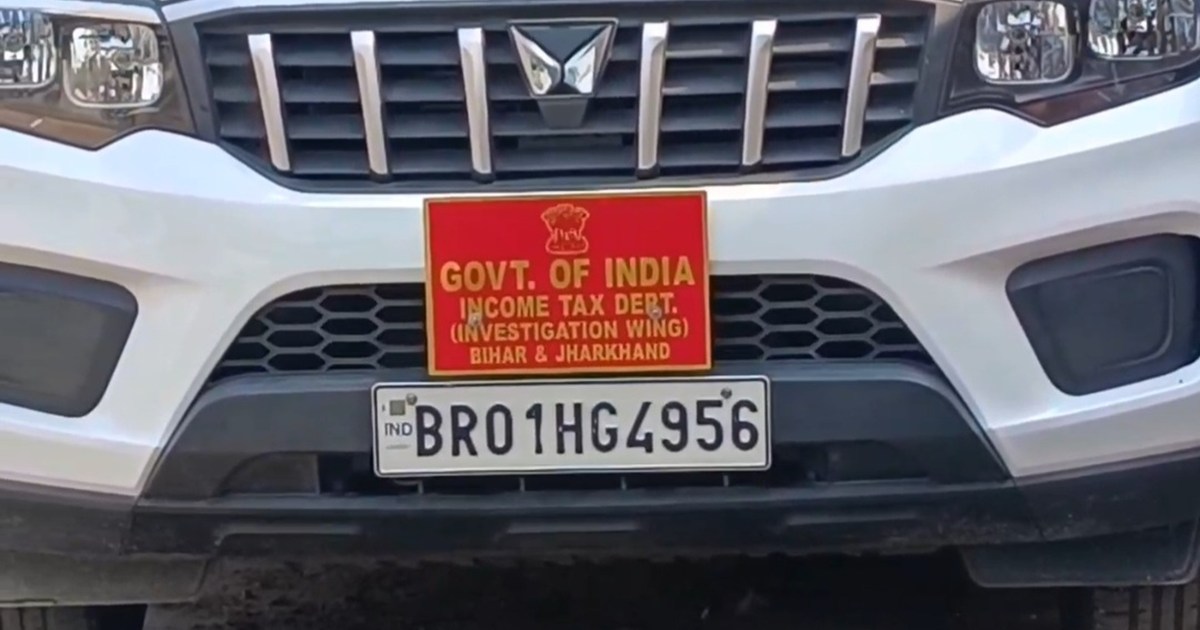 Breaking Income tax raid against municipal corporation ward 