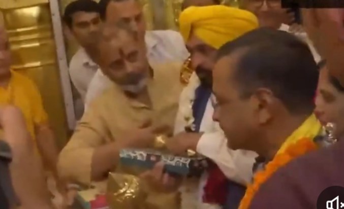 Delhi CM Kejriwal performed pooja in Hanuman temple, big que Delhi CM Kejriwal performed pooja in Hanuman temple, big que