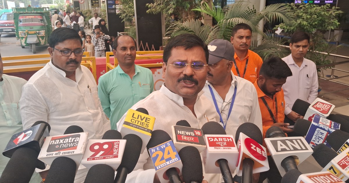 Umesh kushvaha ne congress ko 1977ka yad dilaya 