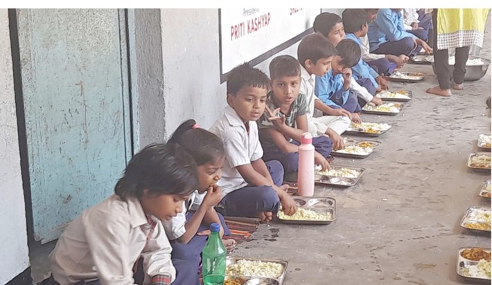 More than 100 children fell ill at the same time and were ad More than 100 children fell ill at the same time and were ad