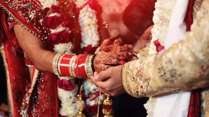 After marriage, a Merchant Navy soldier went to visit a temp