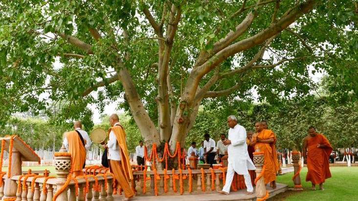 On the occasion of Buddha Purnima, CM Nitish worshiped the B