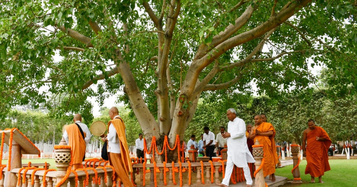 On the occasion of Buddha Purnima, CM Nitish worshiped the B