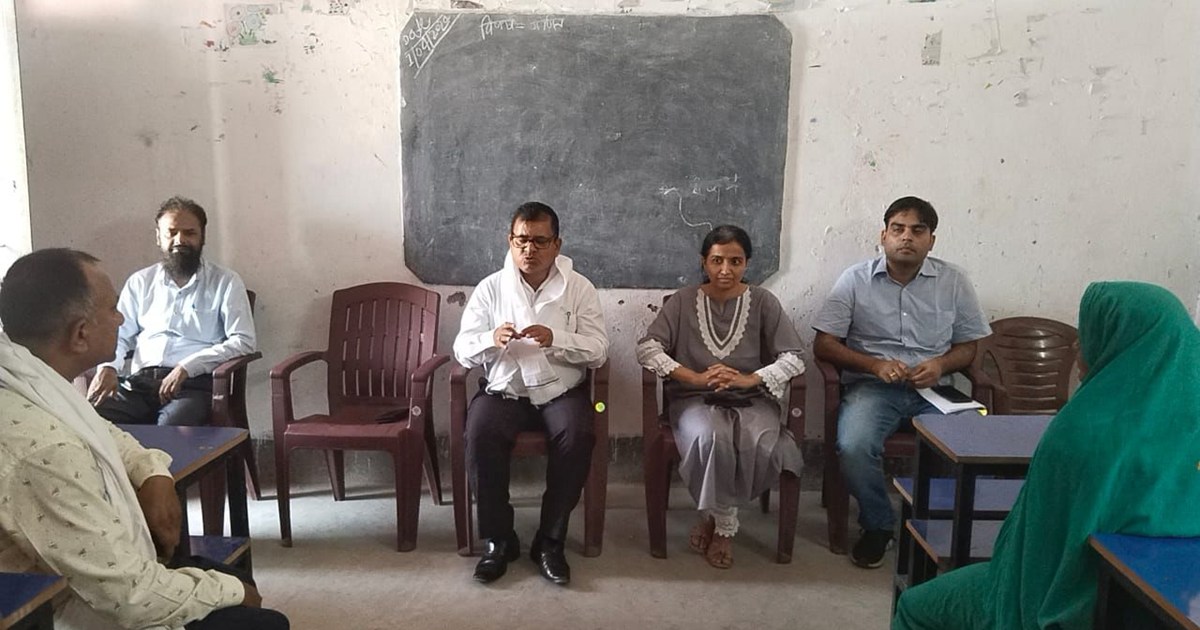 When a woman voter mistook DM sahab for a leader and started