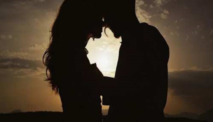 As soon as he got a job in Income Tax, the lover left his gi