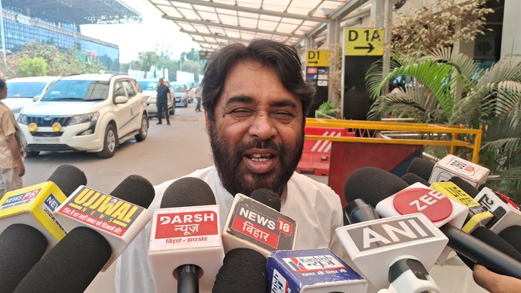 Kk pathk paagl ho gae hai , bjp mlc navl kishor